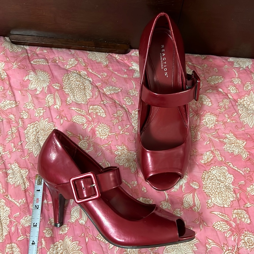 Red Kenneth Cole Reaction heels size 8